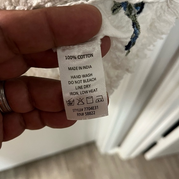 Max Studio Ivory Tank Top with Navy Embroidery, vintage 1940s look - Picture 4 of 11